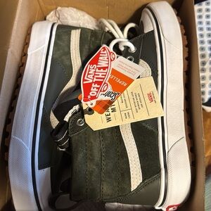 Brand New Vans Sk8-hi tops